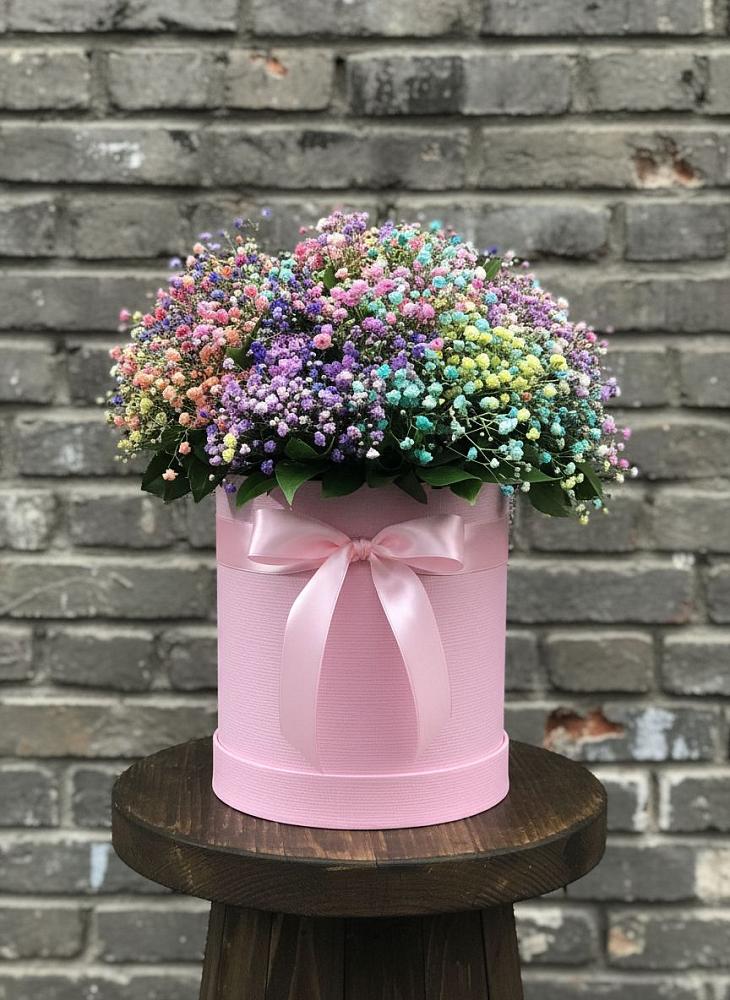 Цветочная композиция из Гипсофила и Розы в шляпной коробке в Сосновке