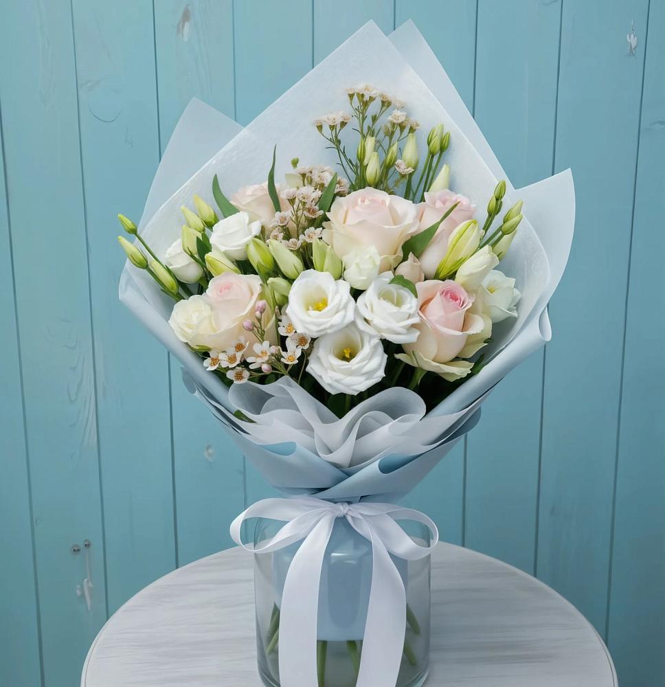 Букет цветов из: Розы и Лизиантусы в Сосновке