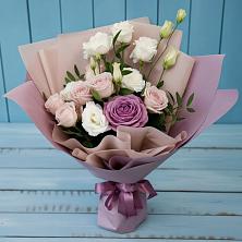Букет цветов из:  Розы и Лизиантусы в Сосновке