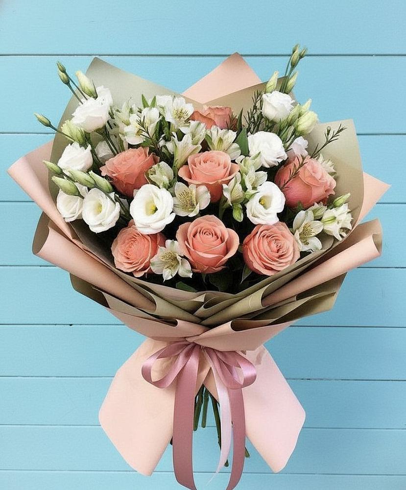 Букет цветов из: Розы, Альстромерии и Лизиантусы в Сосновке