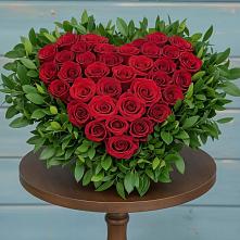 Цветочная композиция из Розы в виде сердца в Сосновке