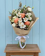 Букет цветов из:  Альстромерии, Лизиантусы, Розы и Хризантемы #REPLACE_PRED# Сосновке