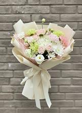 Букет цветов из:  Гвоздики, Розы, Лизиантусы и Хризантемы в Сосновке