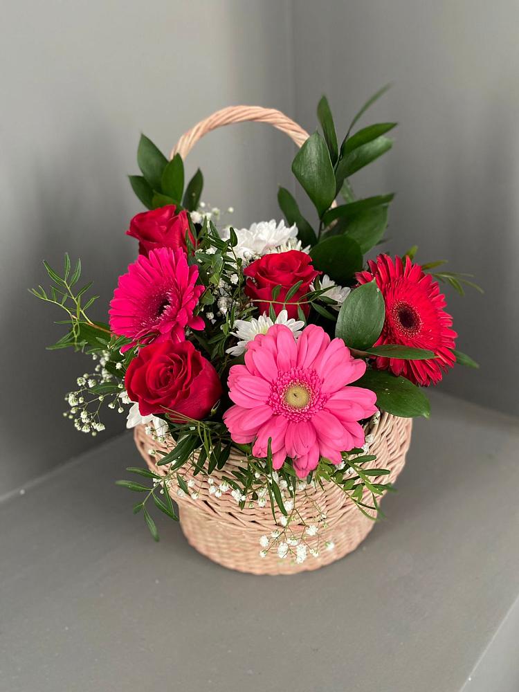 Цветочная композиция из Розы, Хризантемы и Герберы в корзине в Сосновке