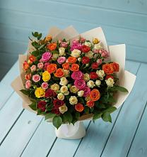 Букет Микс из разноцветных кустовых роз в Сосновке